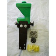 Adapter za doziranje granulata za profesionalne sejalnice