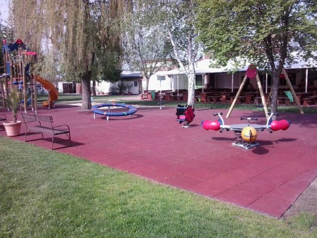Rubber sheet split Playground Red 60x1000x1000mm