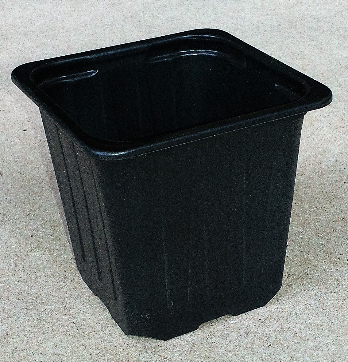 Plastic tiles 7x7x6,5 (4720 pieces/carton) TEKU