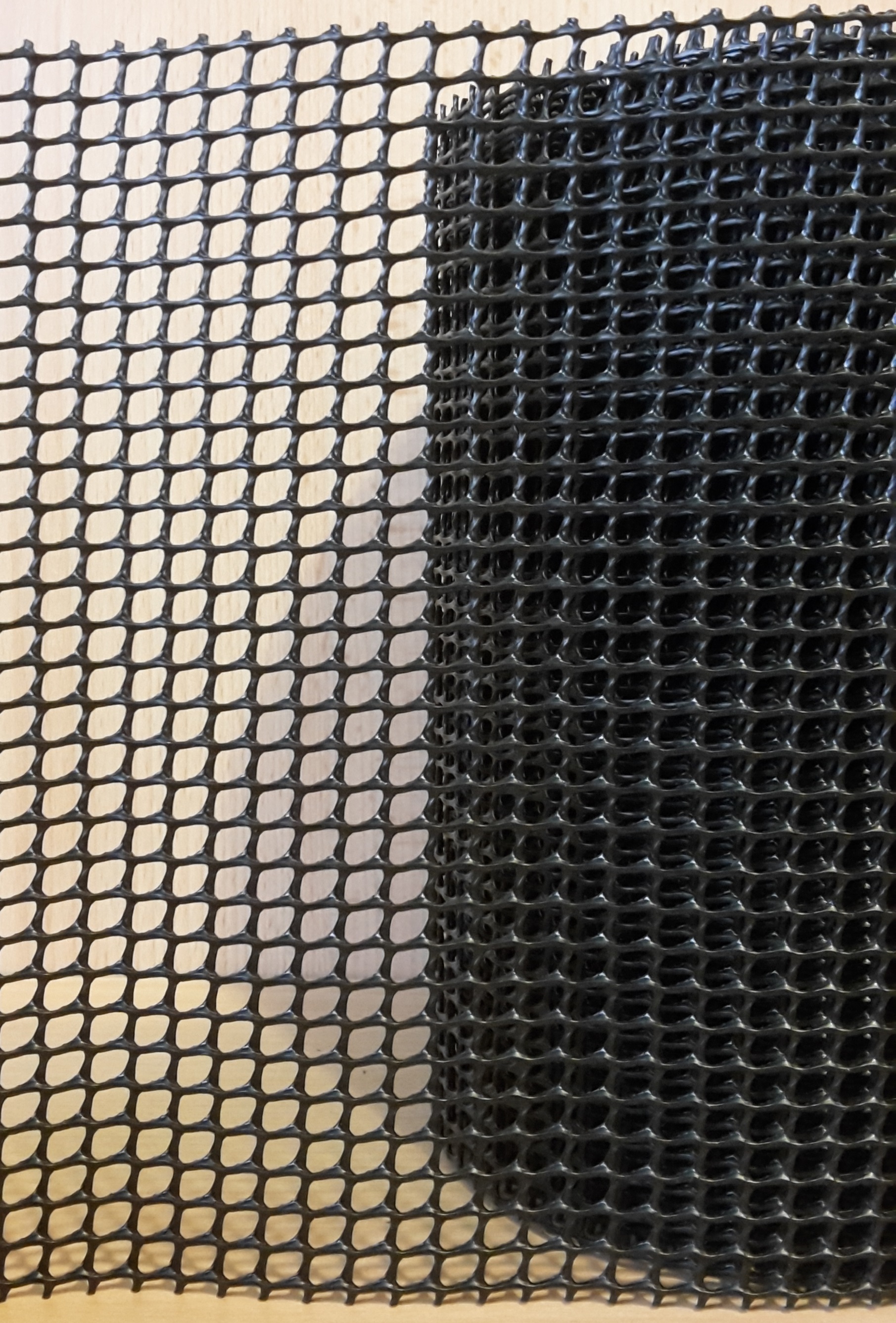 Črni Leafprotec 6mx0,17m (5x5 mm)