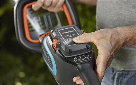 Akumulatorske škarje za živo mejo PowerCut Li-40/60 set