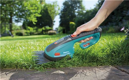 Set of Gardena ClassicCut battery-operated grass and shrub shears
