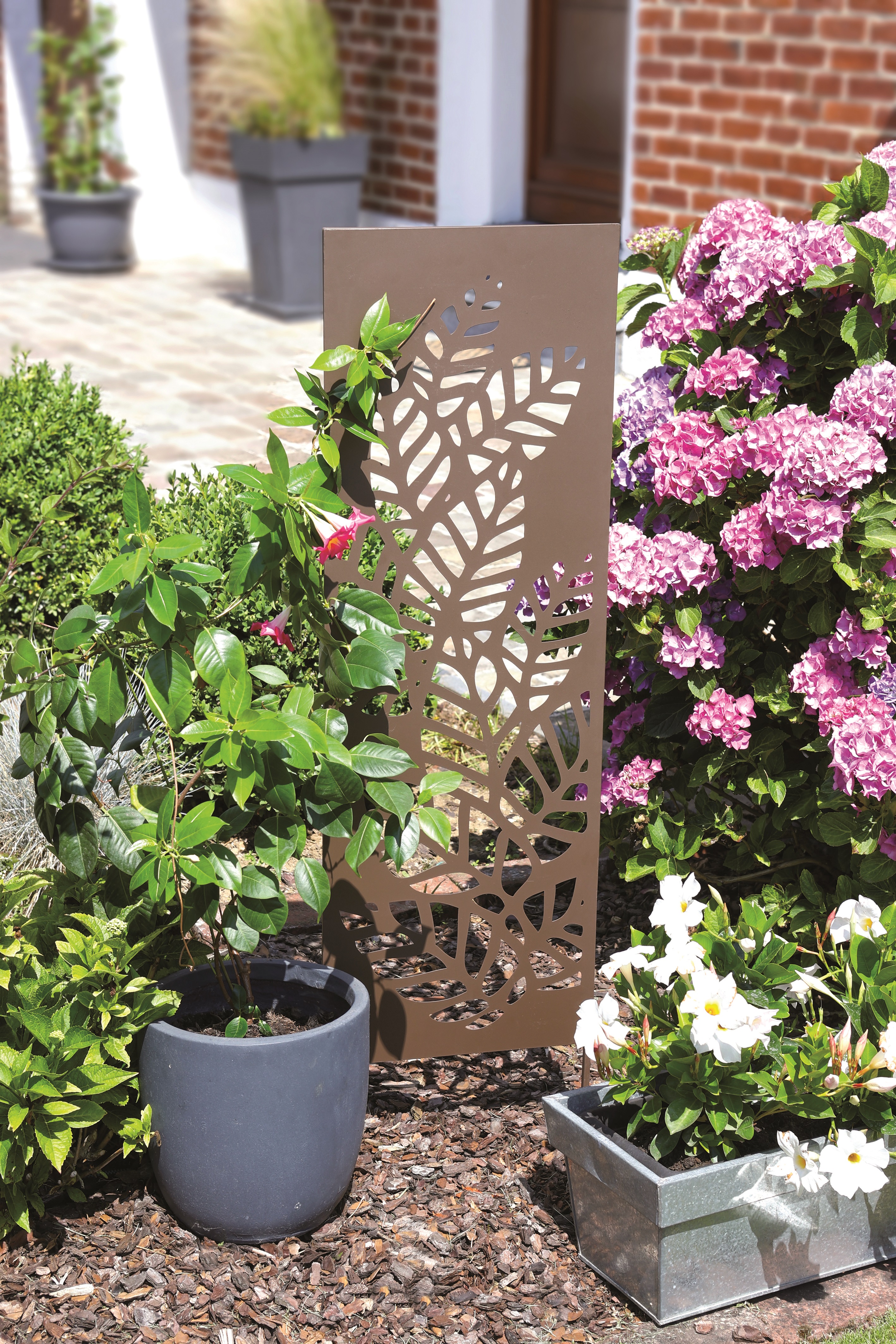 Kovinski sadilnik z dekorativnimi motivi listov Athea trellis brown 0,33x1,2m