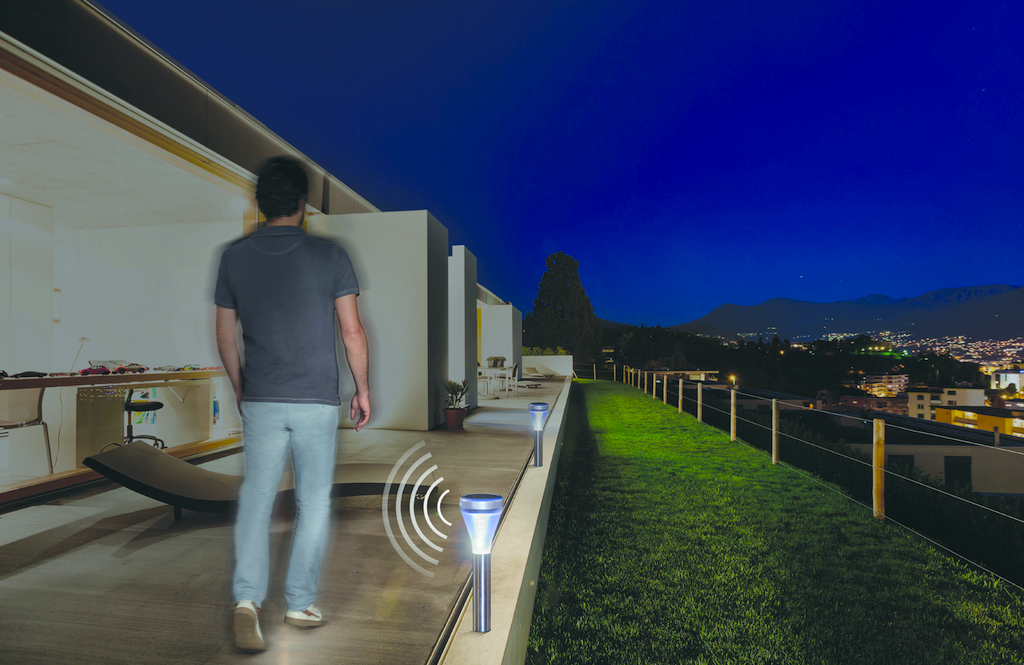 Vrtna svetilka, priključna, sončna, s senzorjem gibanja Senseis 12x36 cm